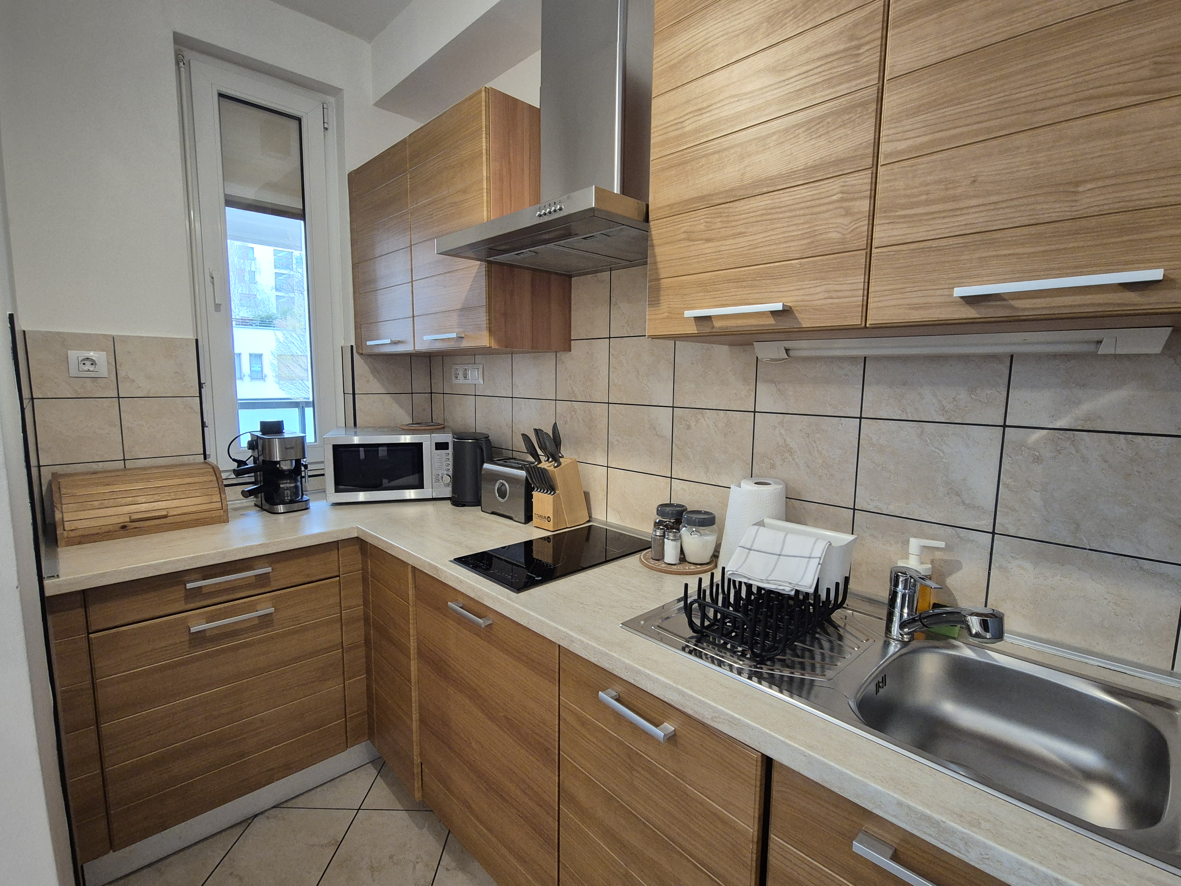Harmadik kép a Kökörcsin apartman konyhájáról