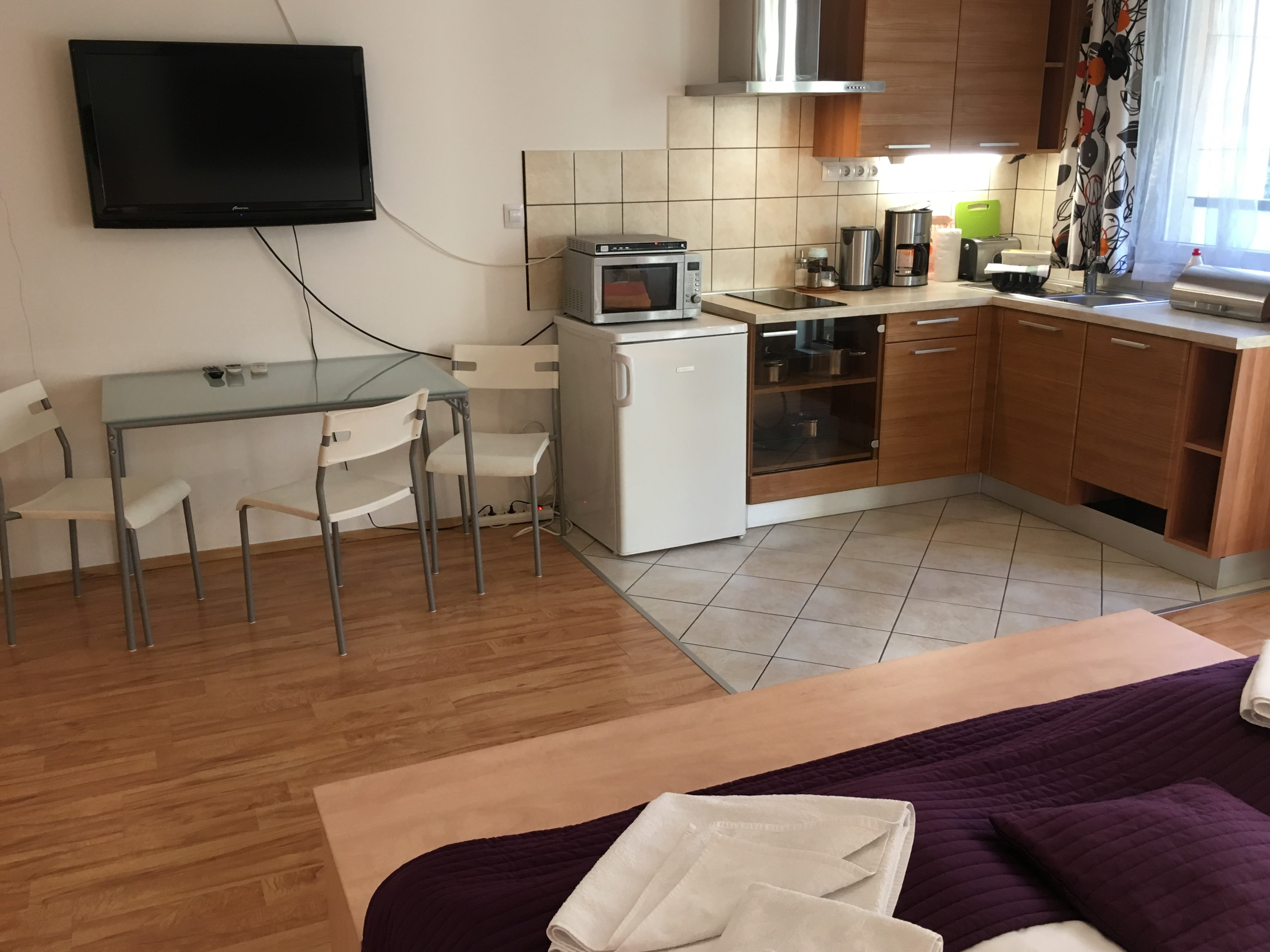 Ötödik kép az Amarillisz apartman konyhájáról