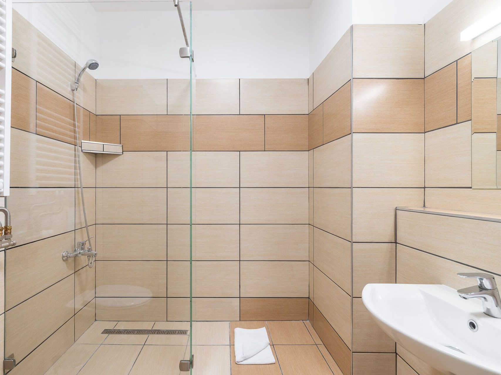 Hatodik kép a Bársonyvirág apartman fürdőszobájáról
