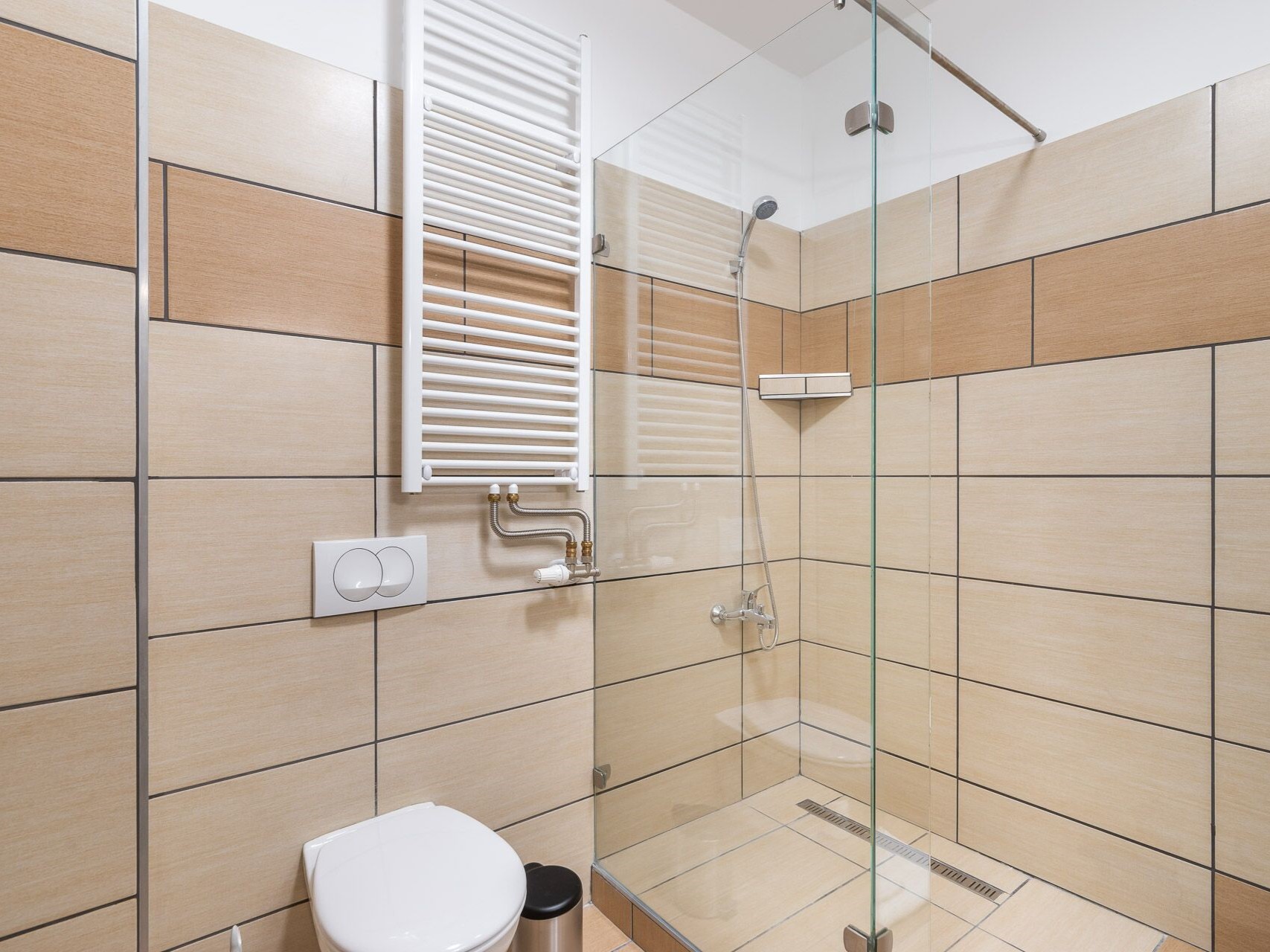 Hetedik kép a Bársonyvirág apartman fürdőszobájáról