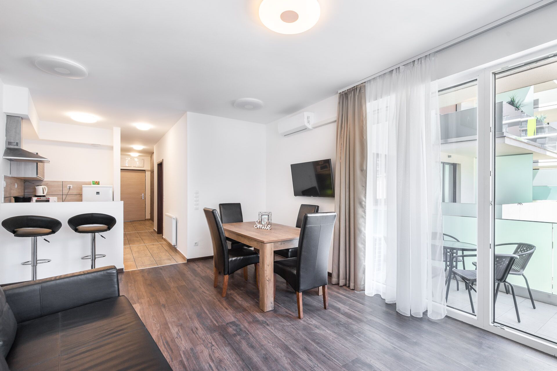 Első kép az Ibolya apartman nappalijáról