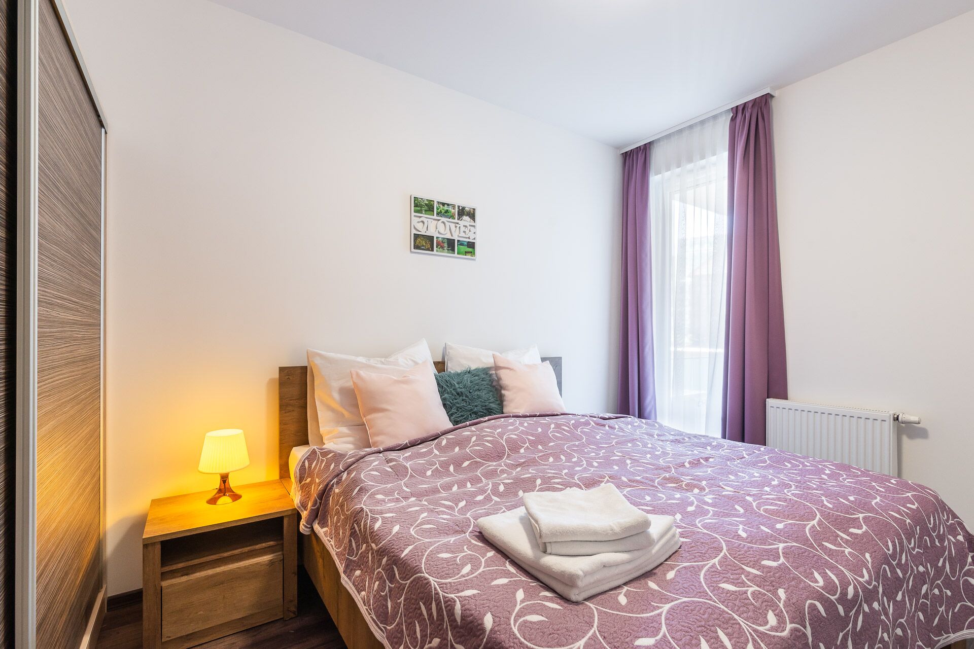 Első kép az Ibolya apartman hálószobájáról