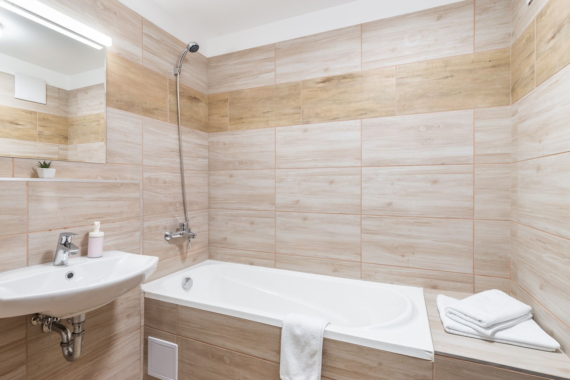 Negyedik kép az Ibolya apartman fürdőszobájáról