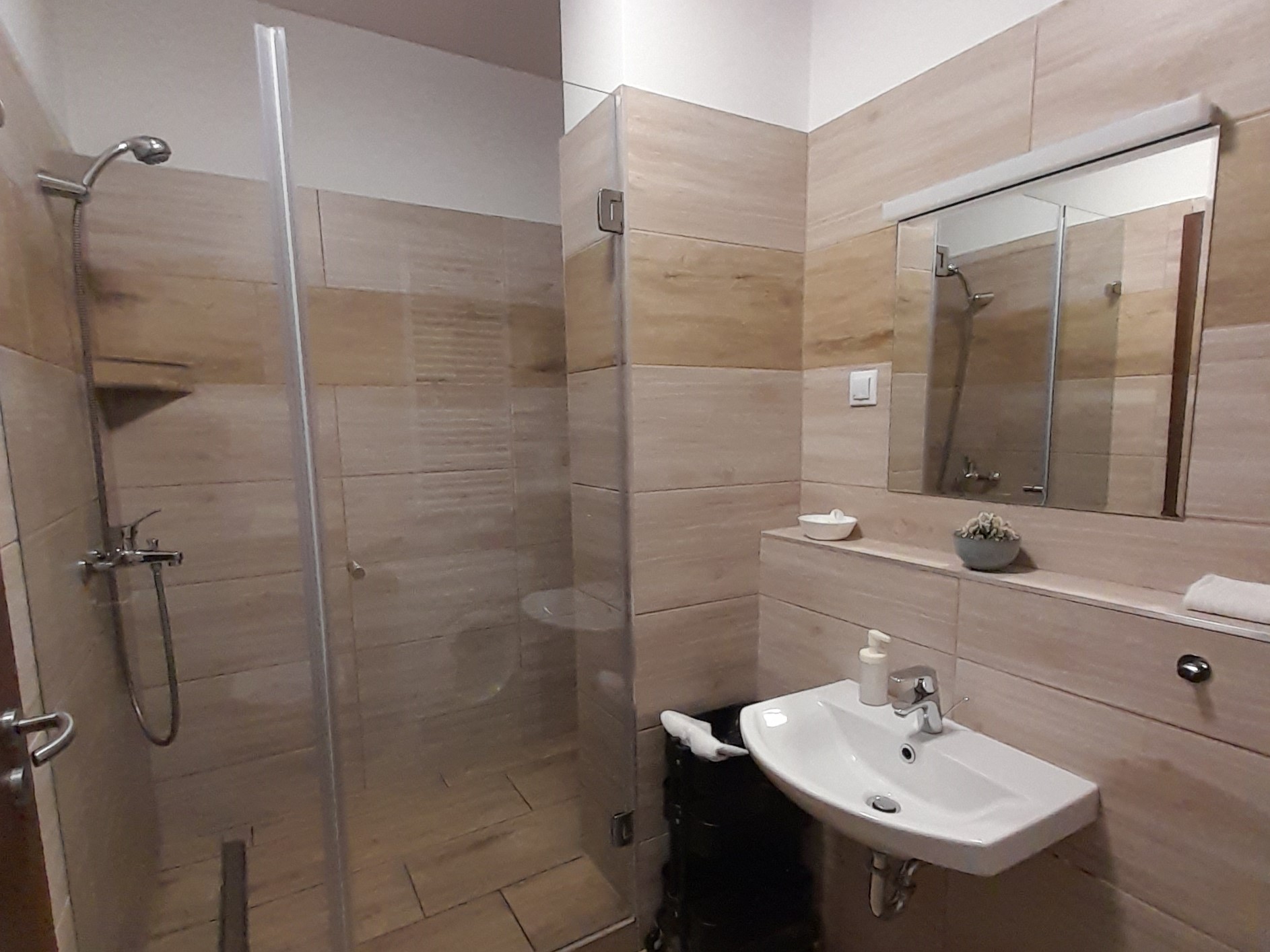 Ötödik kép a Levendula apartman fürdőszobájáról