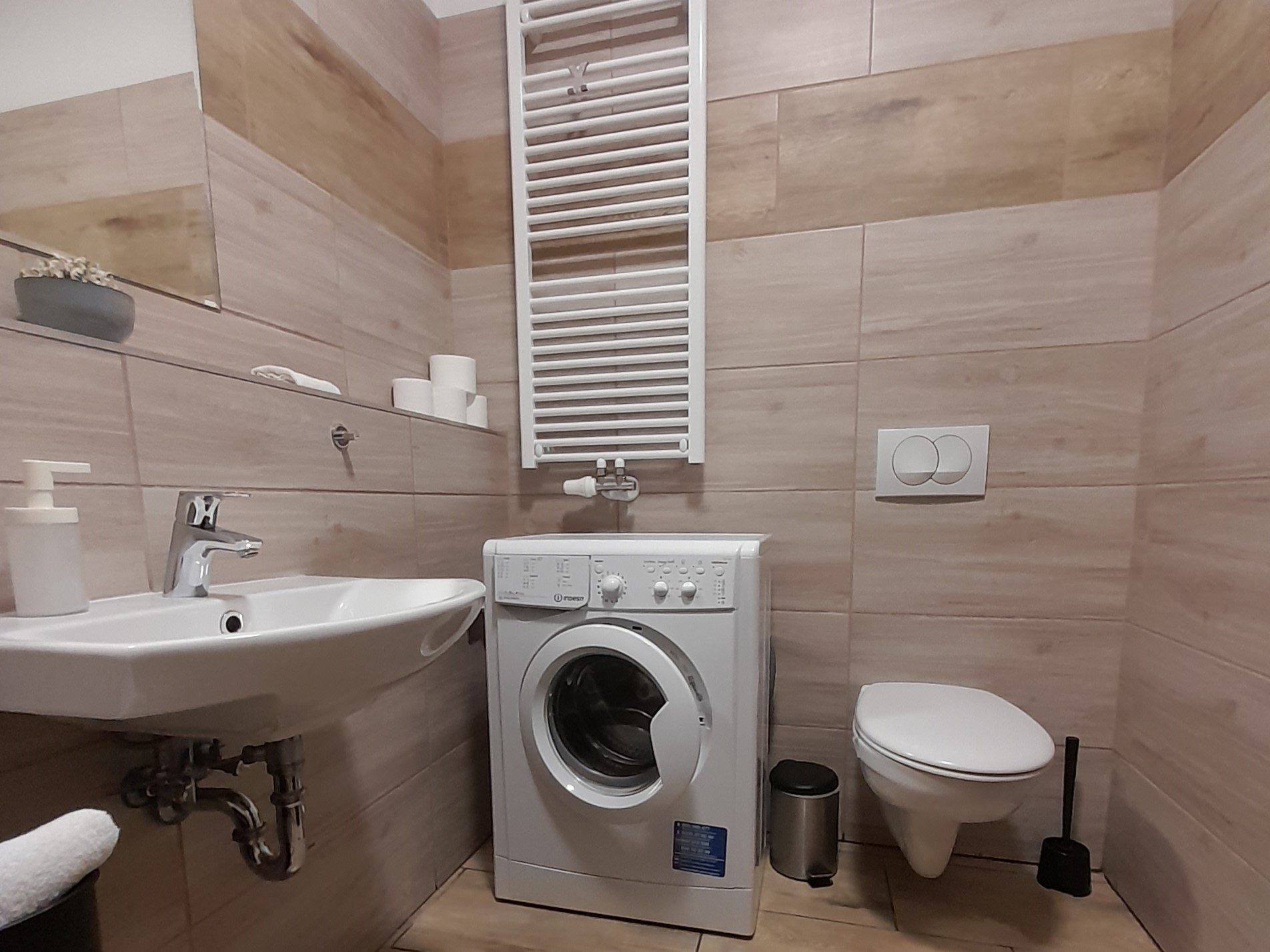 Hatodik kép a Levendula apartman fürdőszobájáról