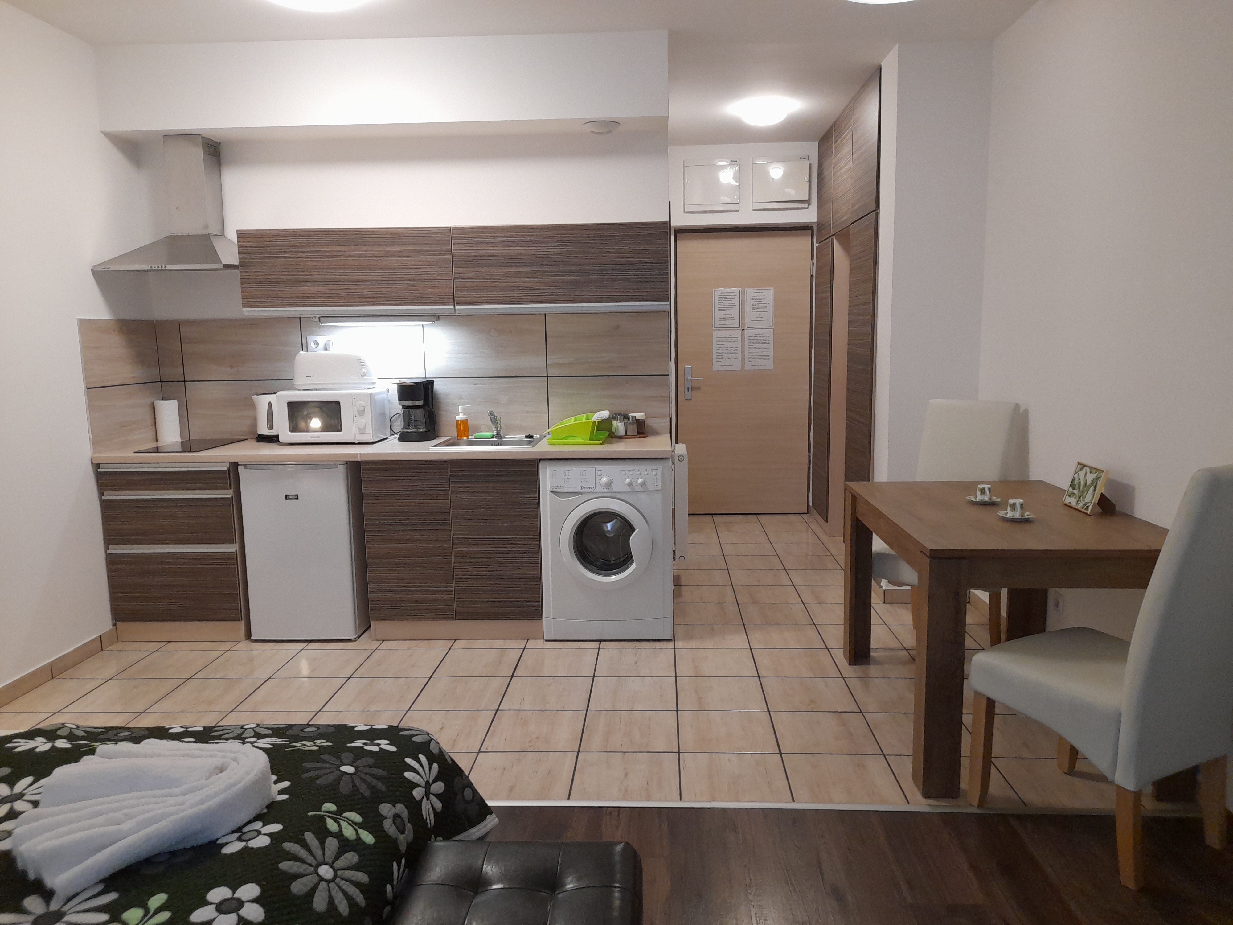 Harmadik kép a Gardénia apartman konyhájáról