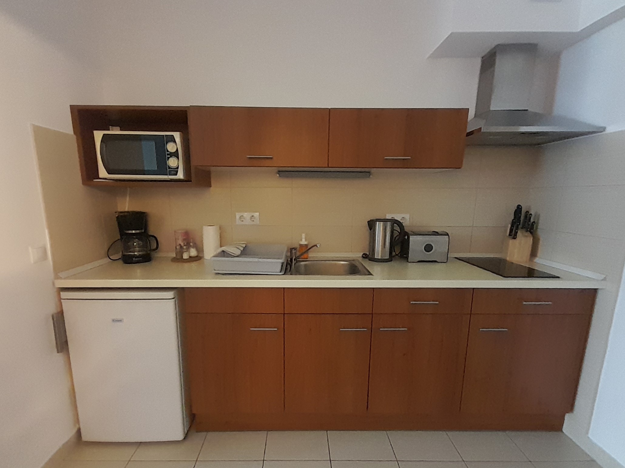 Negyedik kép az Erdei méz apartman konyhájáról