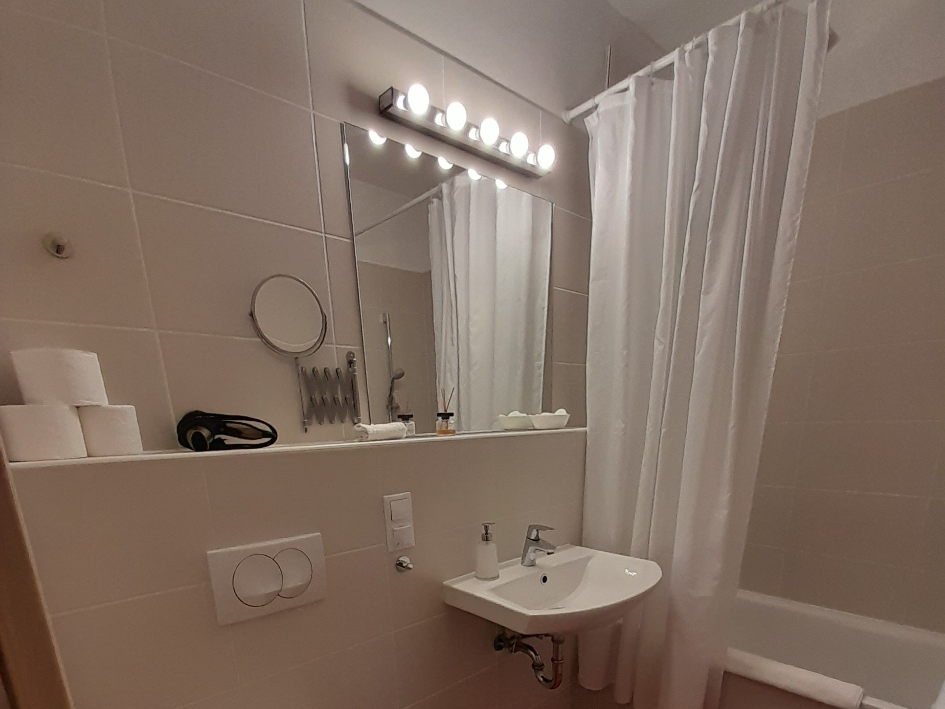 Ötödik kép az Erdei méz apartman fürdőszobájáról