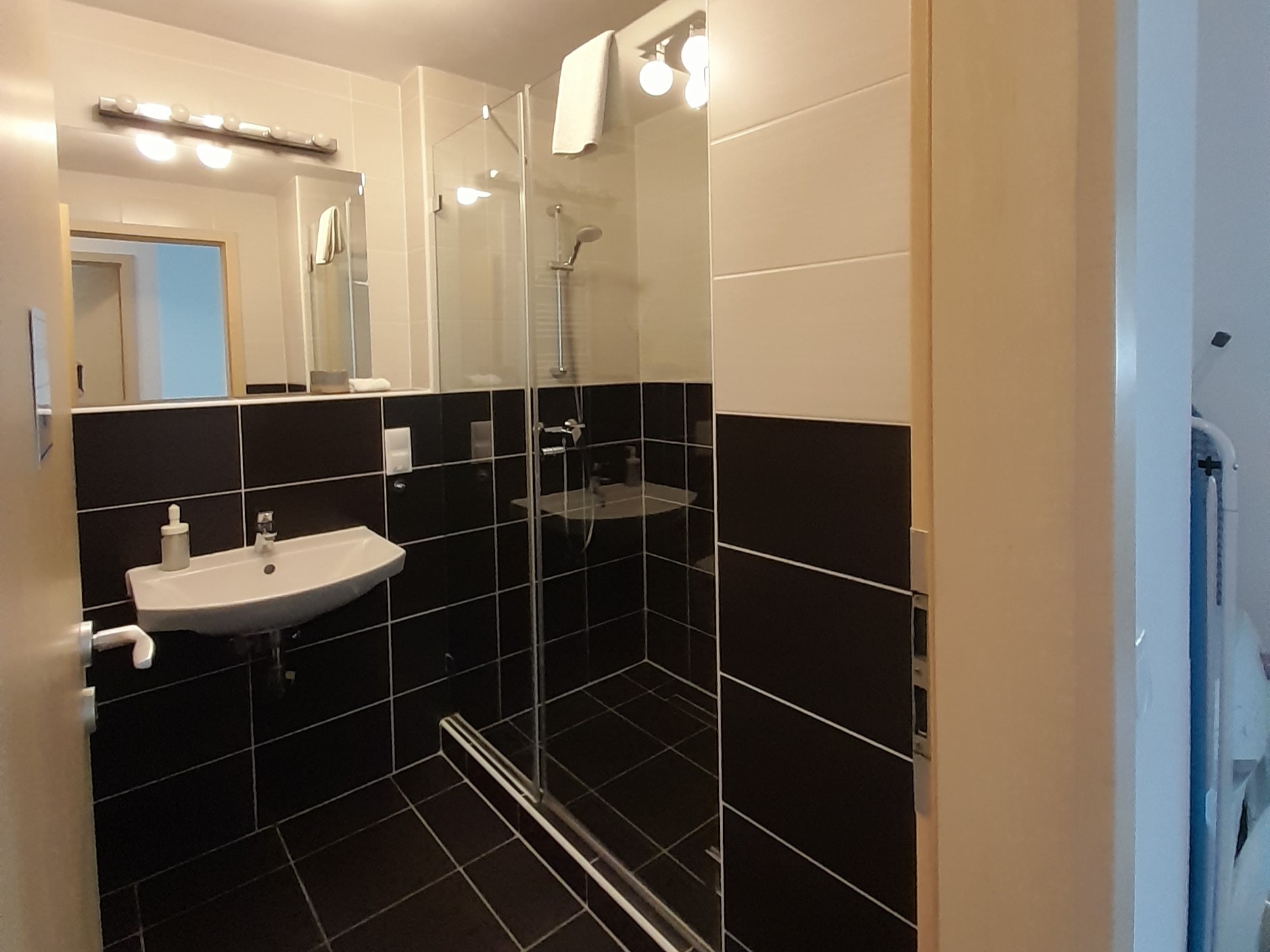 Hetedik kép a Kék harangvirág apartman fürdőszobájáról