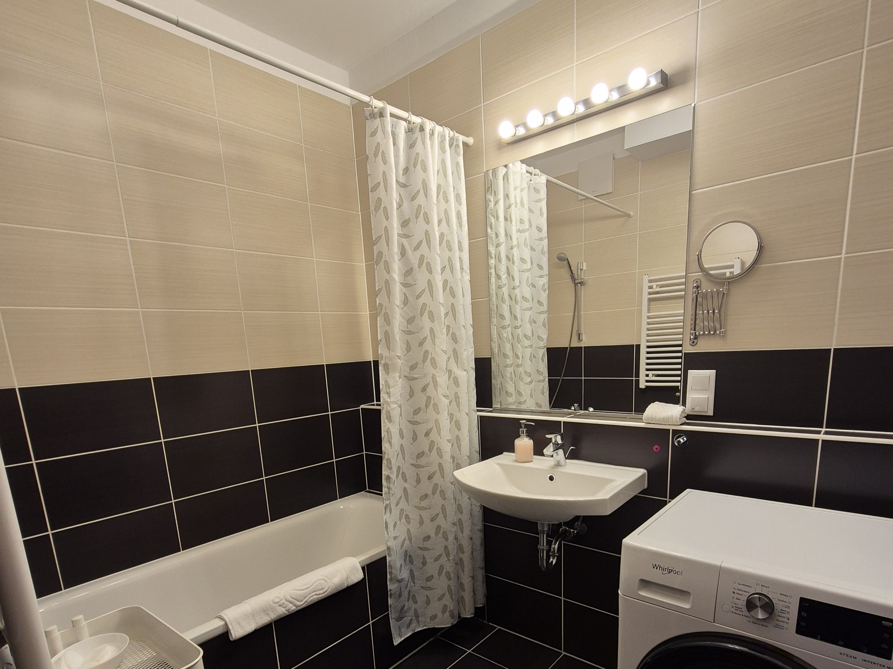 Második kép a Fehér Lótusz apartman nappalijáról